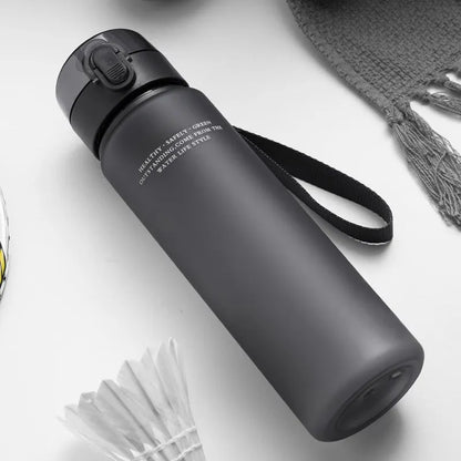 Stylische Auslaufsichere Sportflasche – BPA-frei, tragbar & langlebig