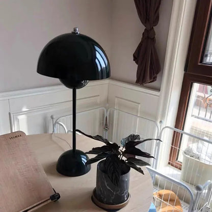 Moderne Tischleuchte - this is USB WARNING