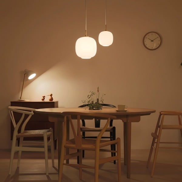 Minimalistische Pendelleuchte mit Opalglas – Runde Hängelampe für Esszimmer, Küche oder Wohnzimmer
