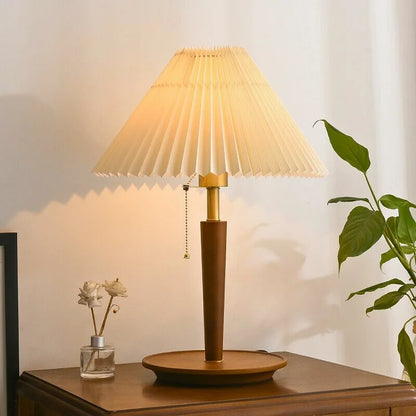 Vintage Tischlampe aus plissiertem Holz – Klassische LED-Leuchte mit Stoffschirm & E27-Fassung für stilvolle Wohnräume