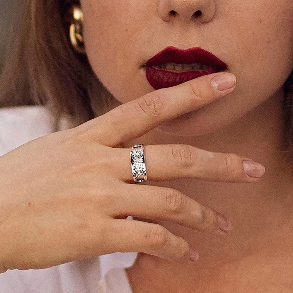 Drehbarer Anti-Stress Ring im Zahnrad-Design – Spinfinity Ring aus Silber mit Glitzersteinbesatz für Damen & Herren