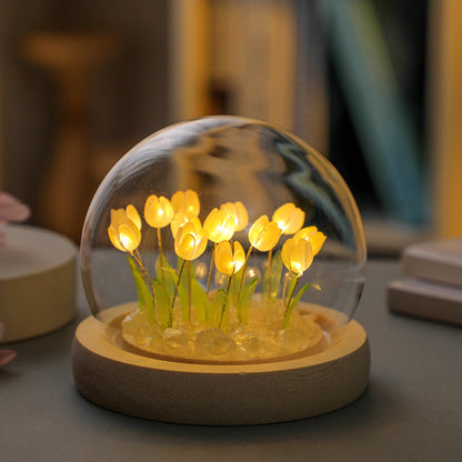 LED Blumentischlampe unter Glaskuppel – Nachtlicht mit 3D-Tulpen für Schlafzimmer, Wohnzimmer & Geschenke