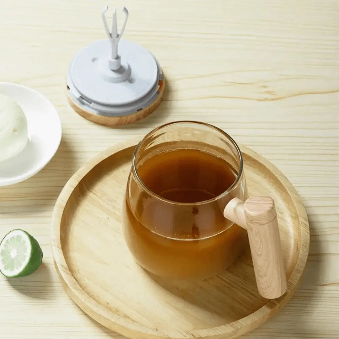 Selbstumrührende Tasse mit Deckel – Automatischer Rührbecher für Kaffee, Proteinshakes & mehr – Ideal für Büro & Zuhause