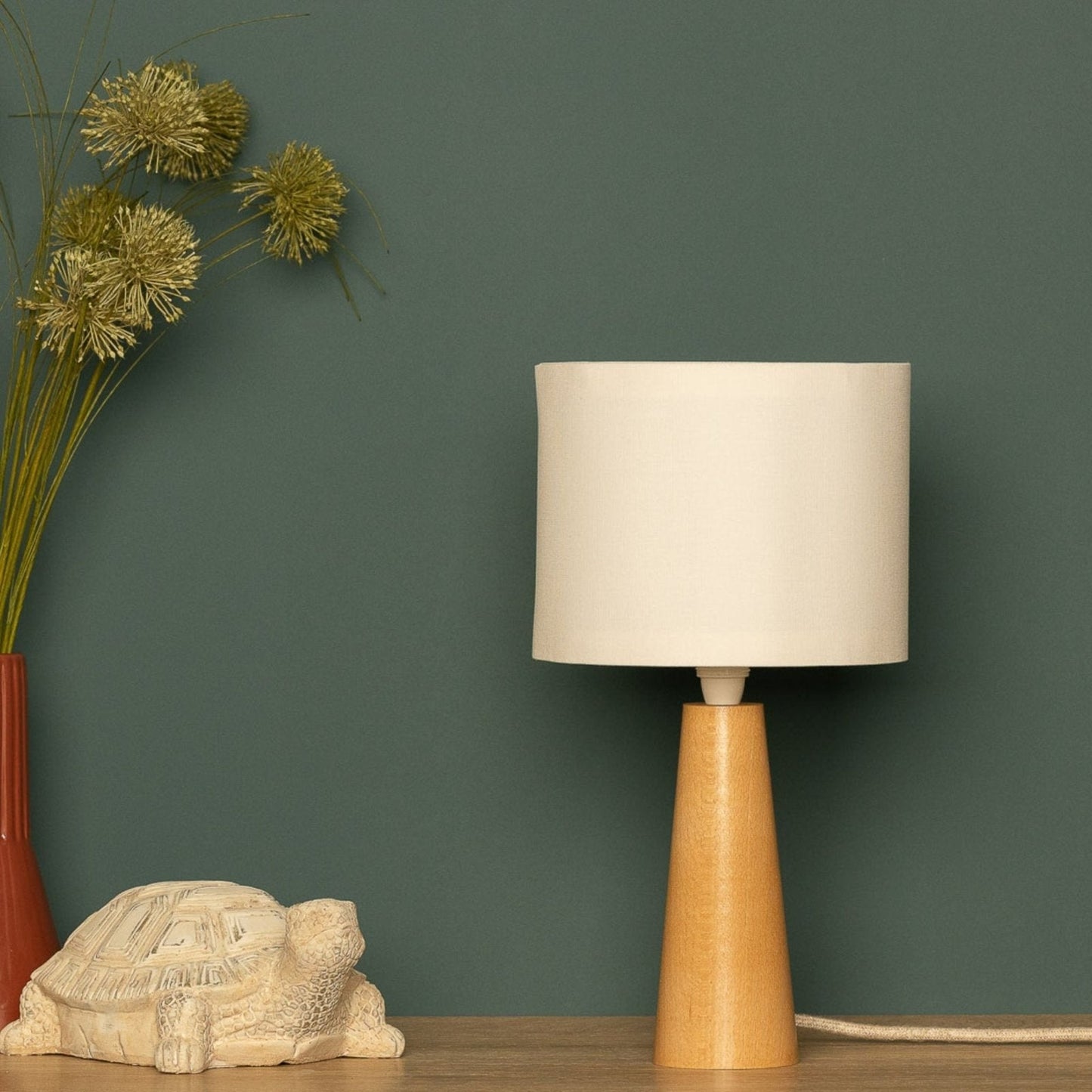 Minimalistische Holztischlampe mit Stoffschirm - Skandinavisches Design für Wohnzimmer & Schlafzimmer, natürliche Beleuchtung