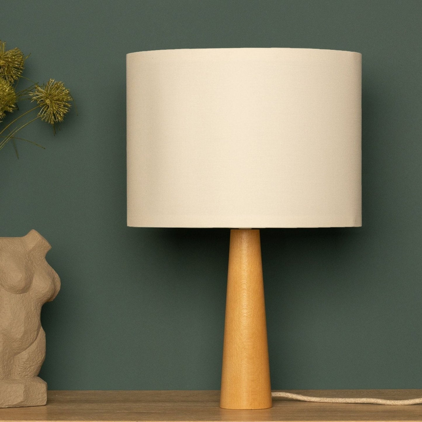 Minimalistische Holztischlampe mit Stoffschirm - Skandinavisches Design für Wohnzimmer & Schlafzimmer, natürliche Beleuchtung