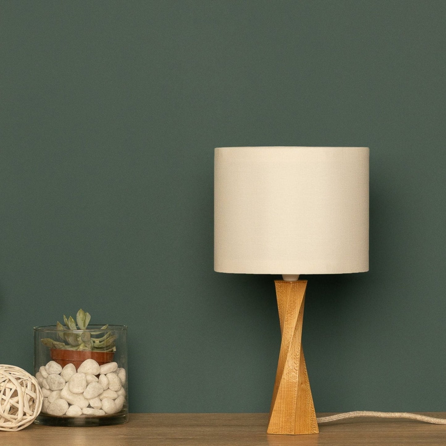 Moderne Holz-Tischlampe mit Stoffschirm - Minimalistische Tischleuchte aus Naturholz, warmes Licht für Wohnzimmer & Schlafzimmer – Skandinavisches Design