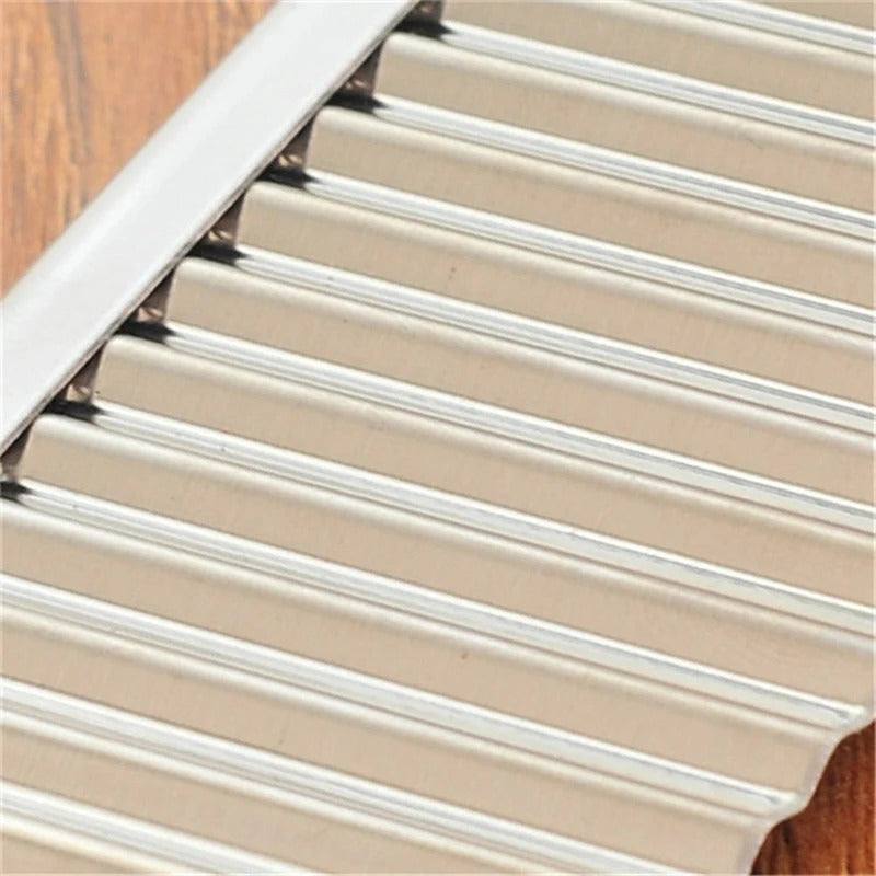 Wellenmesser aus Edelstahl – Gemüseschneider für Pommes, Chips & Deko-Scheiben